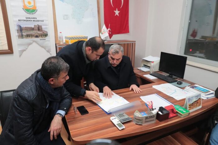 BAŞKAN BEYAZGÜL KARDA MAHSUR KALAN AİLENİN İMDADINA YETİŞTİ